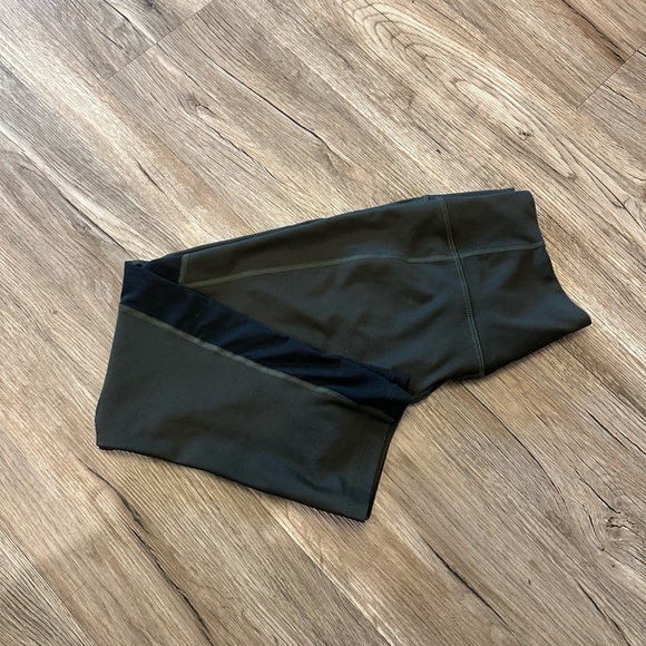 Cropped Nike Spandex - Picture 3 of 6